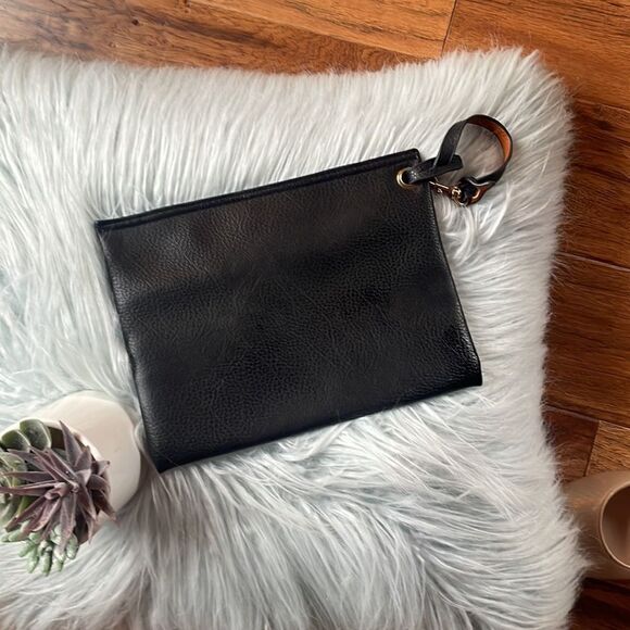 Beautiful leather like clutch - Picture 5 of 11